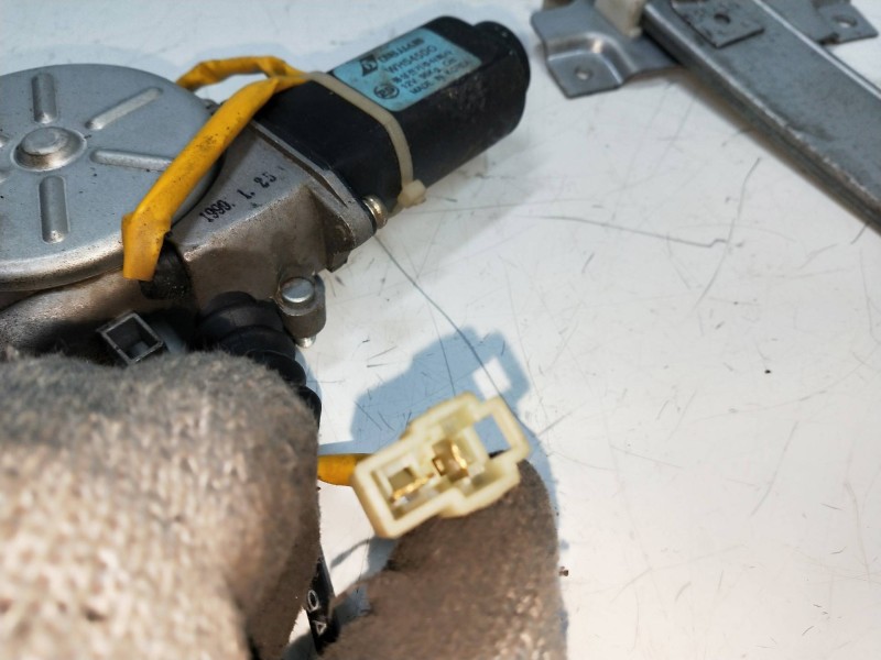 Recambio de elevalunas trasero izquierdo para kia shuma 1.8 cat referencia OEM IAM   5P Recambio de elevalunas trasero izquierdo para kia shuma 1.8 cat referencia OEM IAM   5P