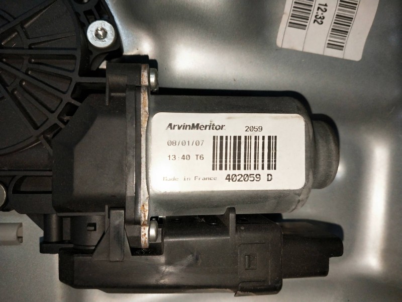 Recambio de elevalunas trasero izquierdo para kia cee´d 1.6 cat referencia OEM IAM 402059D  5P