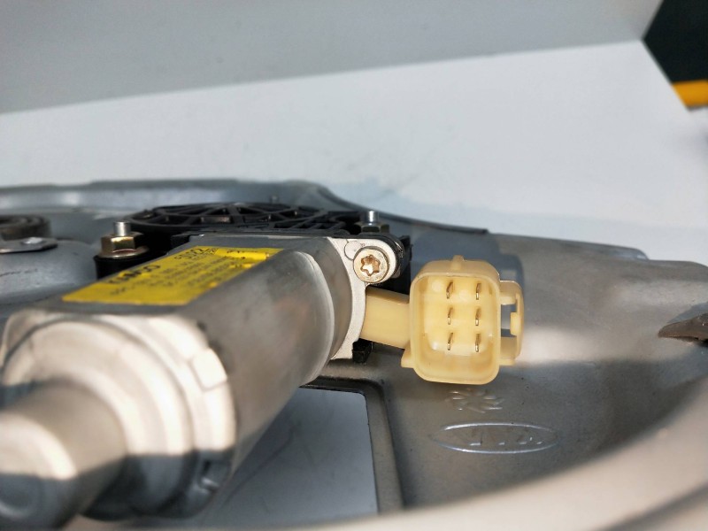 Recambio de elevalunas delantero derecho para kia opirus 3.5 v6 cat referencia OEM IAM 824603F000  4P