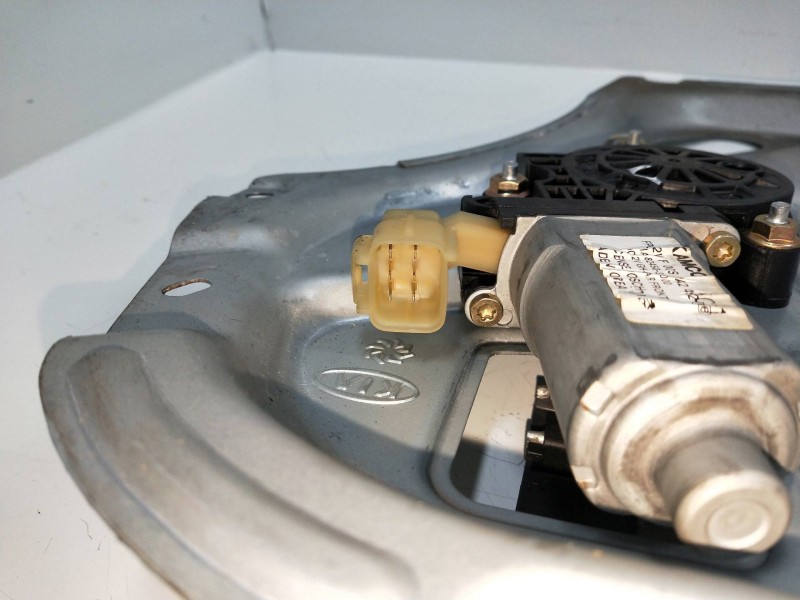 Recambio de elevalunas delantero izquierdo para kia opirus 3.5 v6 cat referencia OEM IAM 824503F000  4P