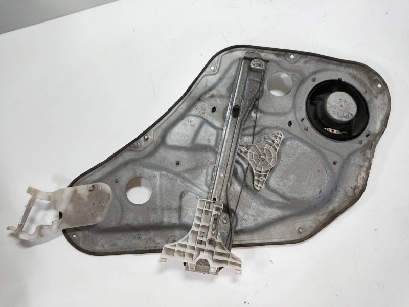 Recambio de elevalunas trasero izquierdo para kia sorento 2.2 crdi cat referencia OEM IAM 834502P010  5P