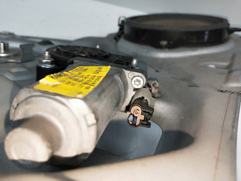 Recambio de elevalunas trasero derecho para kia sportage 2.0 cat referencia OEM IAM 988201F100  5P