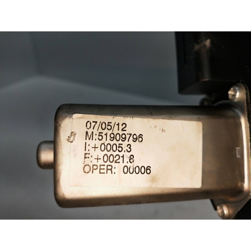 Recambio de elevalunas delantero izquierdo para lancia delta (181) 1.6 jtd 16v cat referencia OEM IAM 51909796  5P