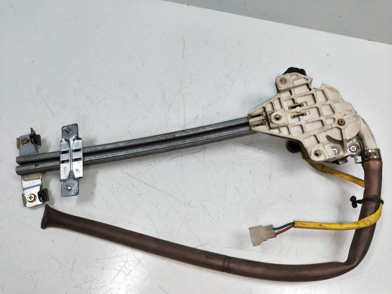 Recambio de elevalunas delantero derecho para mazda 323 berlina (bg) referencia OEM IAM   5P Recambio de elevalunas delantero derecho para mazda 323 berlina (bg) referencia OEM IAM   5P