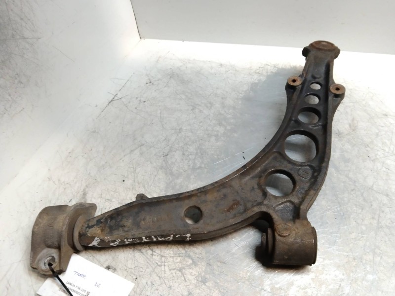Recambio de brazo suspension inferior delantero derecho para lancia lancia y 1.2 le referencia OEM IAM   