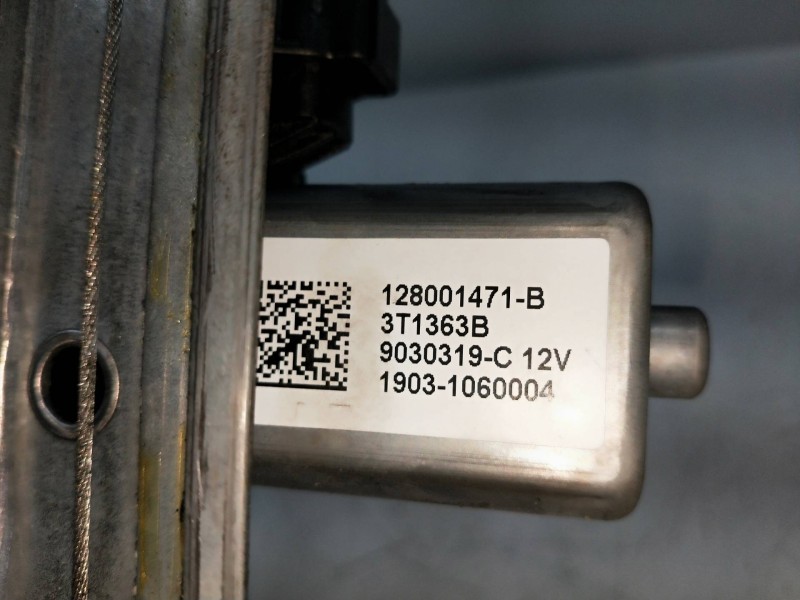 Recambio de elevalunas delantero derecho para renault captur 0.9 energy referencia OEM IAM 128001471B 9030319C 5P