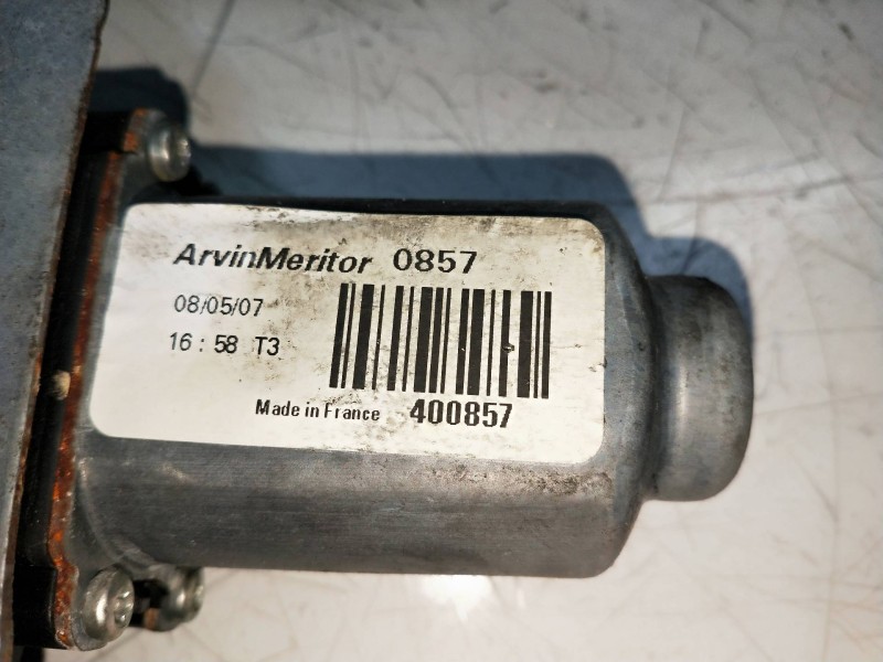 Recambio de elevalunas delantero derecho para renault clio iii 1.2 16v referencia OEM IAM 400857  3P