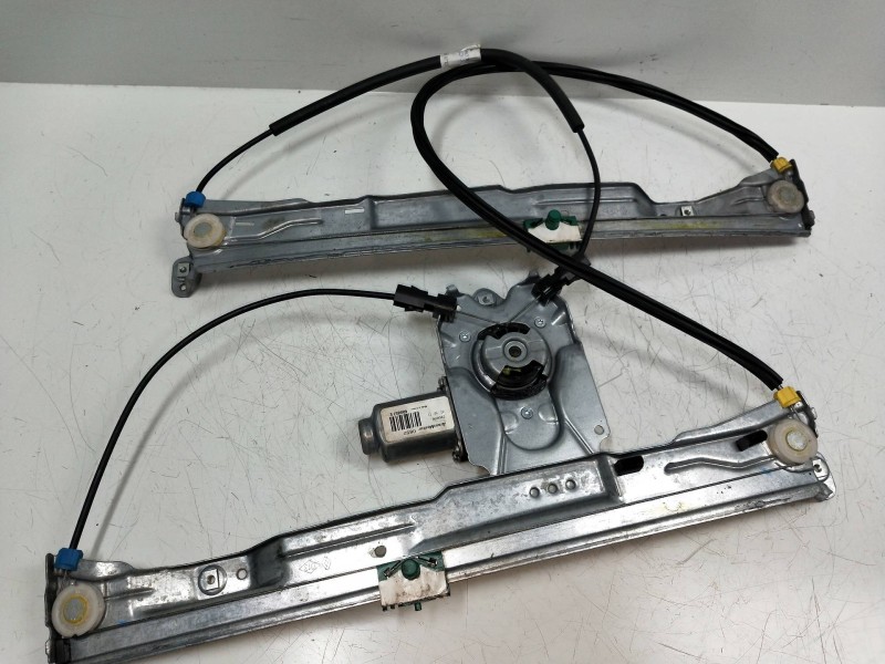 Recambio de elevalunas delantero derecho para renault clio iii 2.0 16v referencia OEM IAM 400857E  3P