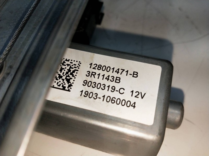 Recambio de elevalunas delantero derecho para renault clio iv referencia OEM IAM 128001471B 9030319C 5P Recambio de elevalunas delantero derecho para renault clio iv referencia OEM IAM 128001471B 9030319C 5P