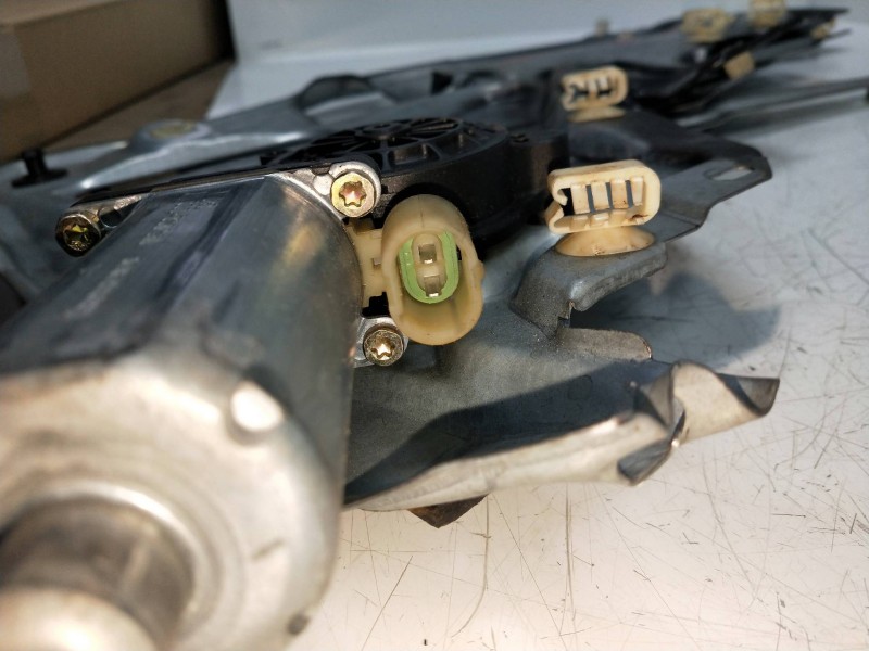 Recambio de elevalunas trasero derecho para renault laguna (b56) referencia OEM IAM 192923000  5P Recambio de elevalunas trasero derecho para renault laguna (b56) referencia OEM IAM 192923000  5P