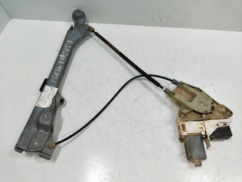 Recambio de elevalunas trasero izquierdo para renault laguna iii 2.0 dci diesel fap referencia OEM IAM 827310001R 978402105 5P