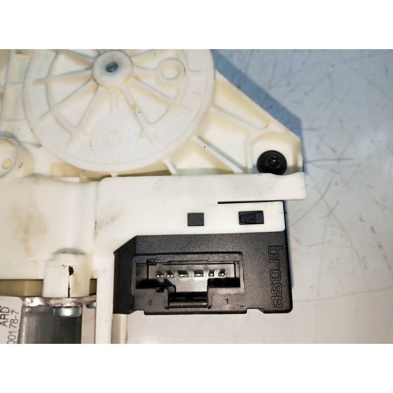 Recambio de elevalunas trasero derecho para renault laguna iii 2.0 dci diesel fap referencia OEM IAM 827300001R 978409105 5P