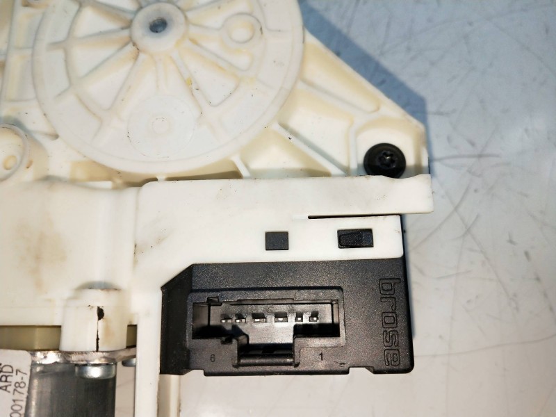 Recambio de elevalunas trasero derecho para renault laguna iii 2.0 dci diesel fap referencia OEM IAM 827300001R 978409105 5P