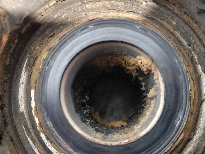 Recambio de mangueta delantera derecha para volvo xc90 d5 referencia OEM IAM   