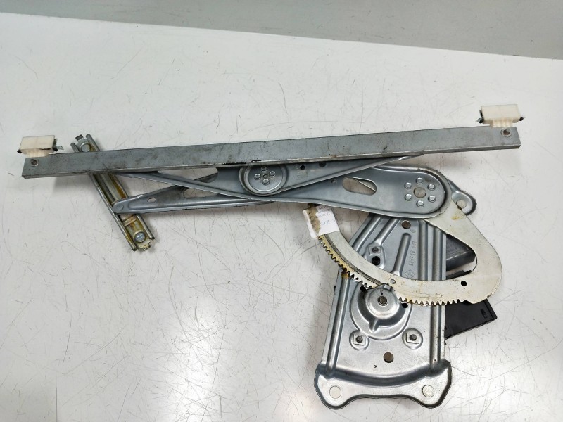 Recambio de elevalunas delantero derecho para renault megane iii coupe renault sport referencia OEM IAM 807303972R 915243200 3P