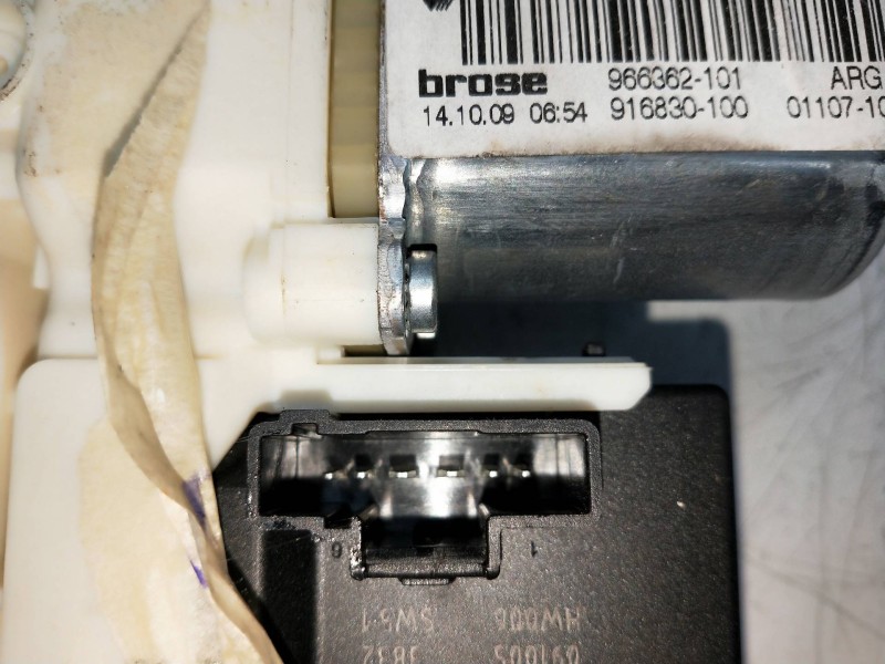 Recambio de elevalunas trasero izquierdo para renault megane iii berlina 5 p referencia OEM IAM 827310002R 966362101 5P