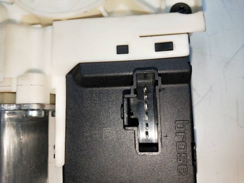 Recambio de elevalunas trasero derecho para renault megane iii berlina 5 p referencia OEM IAM 827306548R 966363200 5P Recambio de elevalunas trasero derecho para renault megane iii berlina 5 p referencia OEM IAM 827306548R 966363200 5P