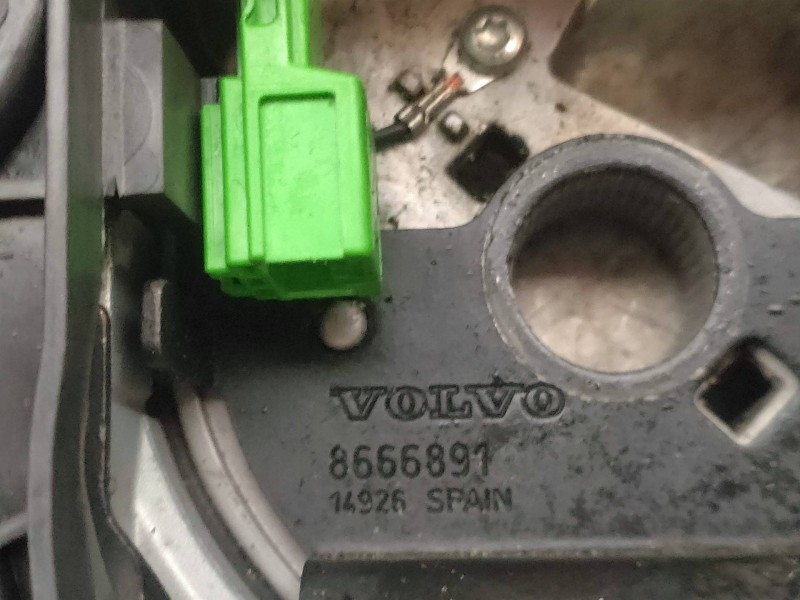 Recambio de volante para volvo xc90 d5 referencia OEM IAM 8666891  