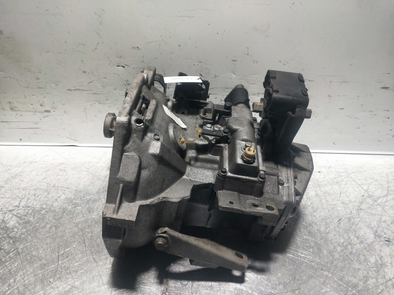 Recambio de caja cambios para chrysler voyager (es) 2.5 cat referencia OEM IAM A523 4670181 377