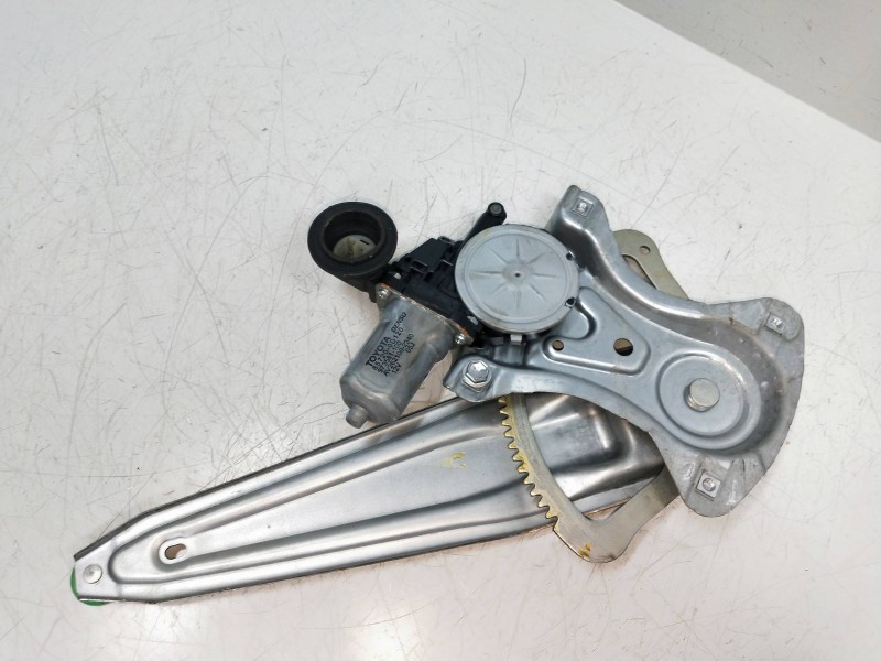 Recambio de elevalunas trasero derecho para toyota auris 1.6 16v cat referencia OEM IAM 857200D120 973581100 5P