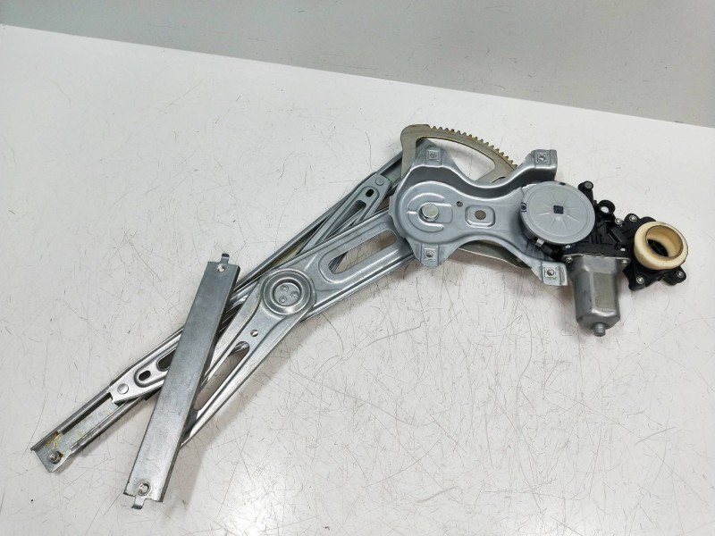 Recambio de elevalunas delantero derecho para toyota auris 1.4 turbodiesel cat referencia OEM IAM 8570102010 961920101 5P