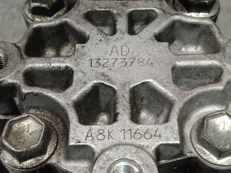 Recambio de bomba direccion para opel insignia berlina cosmo referencia OEM IAM 13273784  