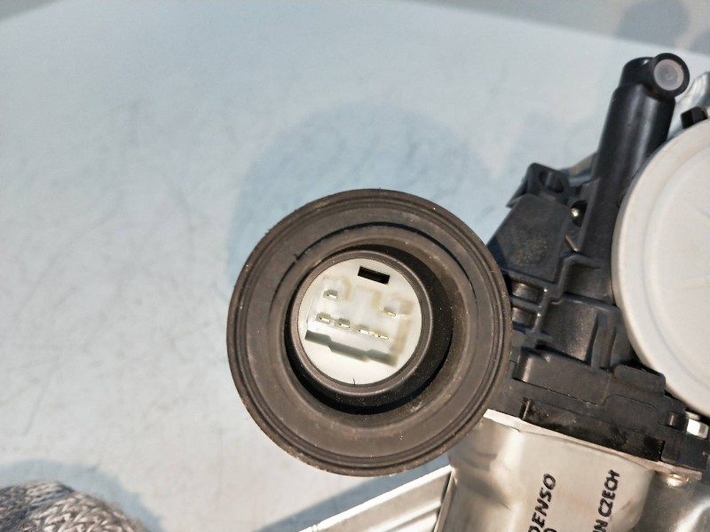 Recambio de elevalunas trasero derecho para toyota auris 1.4 turbodiesel cat referencia OEM IAM 857200D120 973581101 5P