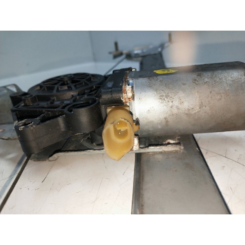 Recambio de elevalunas delantero derecho para toyota avensis berlina (t 22) 2.0 turbodiesel cat referencia OEM IAM   4P