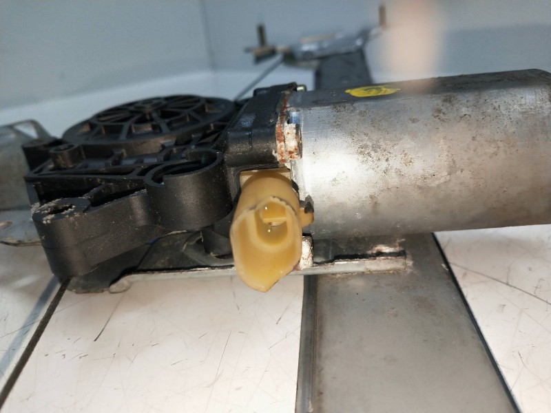 Recambio de elevalunas delantero derecho para toyota avensis berlina (t 22) 2.0 turbodiesel cat referencia OEM IAM   4P