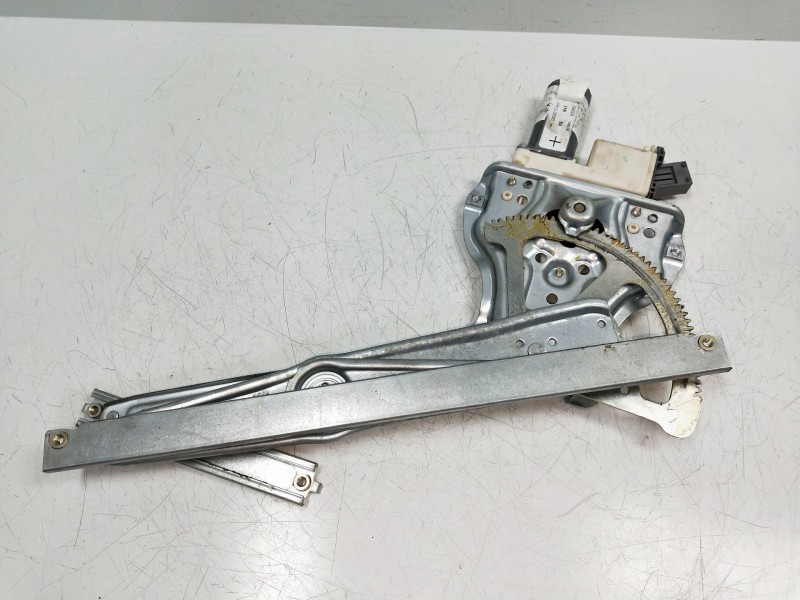 Recambio de elevalunas delantero derecho para toyota avensis berlina (t25) 2.2 d-4d cat referencia OEM IAM 6981005050  4P