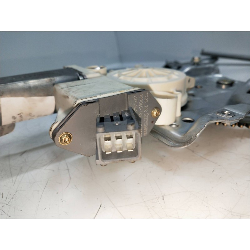 Recambio de elevalunas delantero derecho para toyota avensis berlina (t25) 2.2 d-4d cat referencia OEM IAM 6981005050  4P