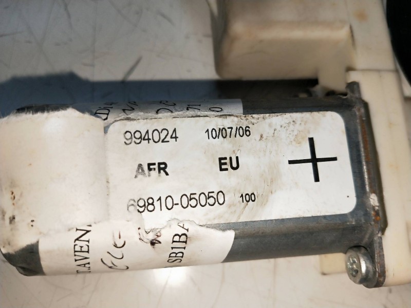 Recambio de elevalunas delantero derecho para toyota avensis berlina (t25) 2.2 d-4d cat referencia OEM IAM 6981005050  4P