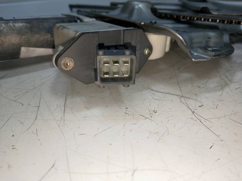 Recambio de elevalunas delantero izquierdo para toyota avensis berlina (t25) 2.0 16v cat referencia OEM IAM 6982005050  4P