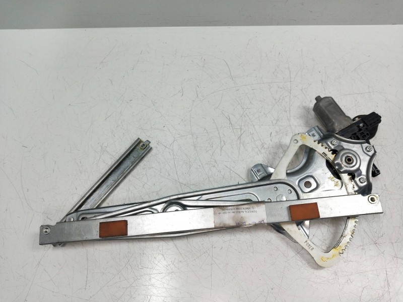Recambio de elevalunas delantero derecho para toyota auris 1.6 16v cat referencia OEM IAM 857100D100 973582100 5P