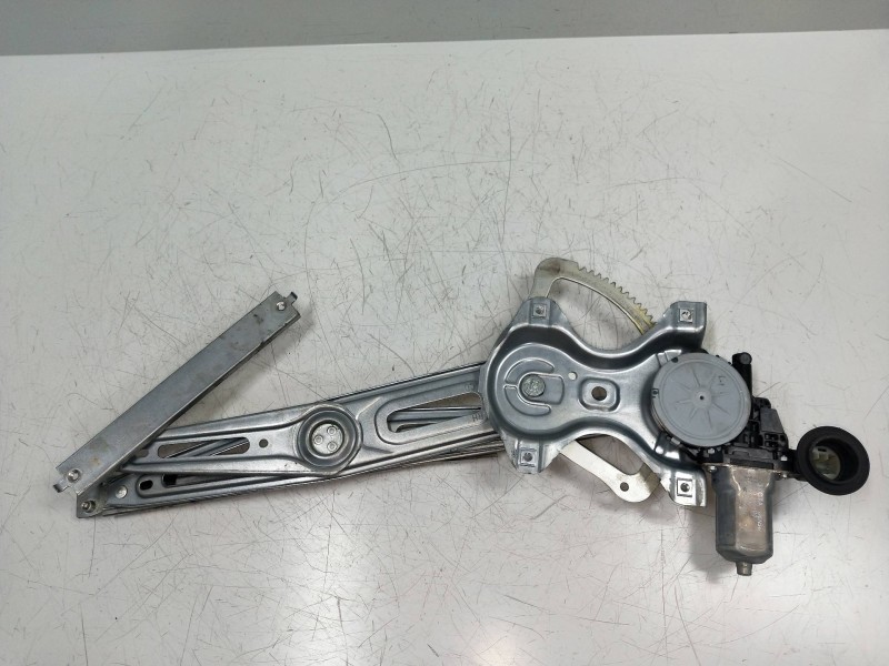 Recambio de elevalunas delantero derecho para toyota auris 1.6 16v cat referencia OEM IAM 857100D100 973582100 5P