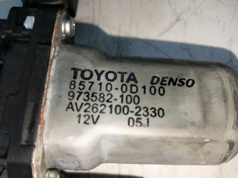 Recambio de elevalunas delantero derecho para toyota auris 1.6 16v cat referencia OEM IAM 857100D100 973582100 5P