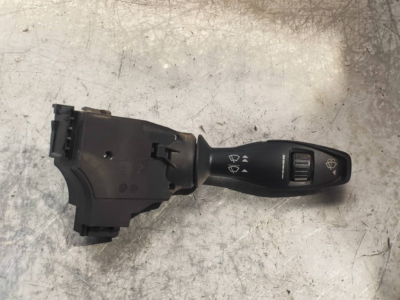 Recambio de mando limpia para ford fiesta (cb1) titanium referencia OEM IAM 8A6T17A553AC EB8FD 