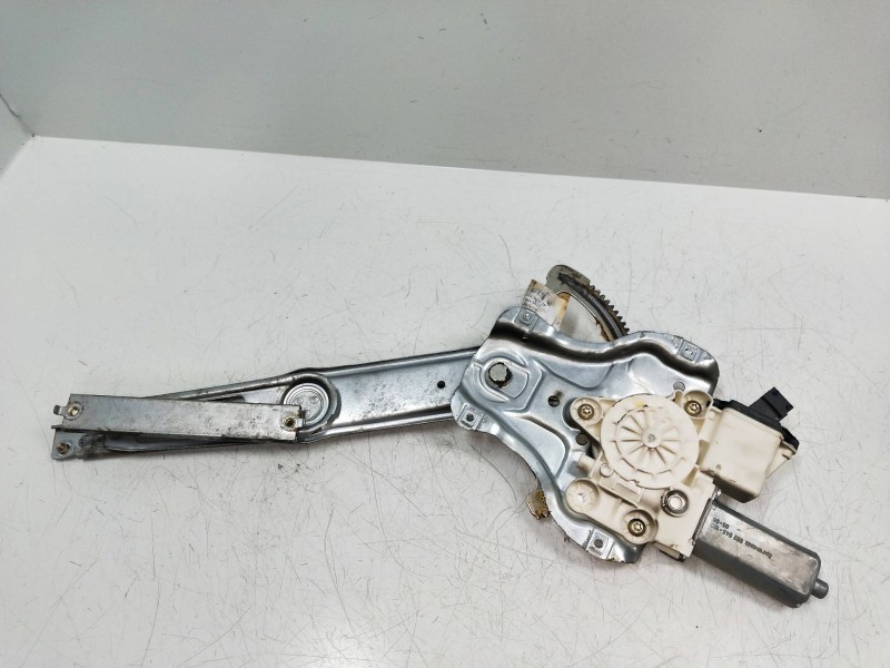 Recambio de elevalunas delantero derecho para toyota corolla (e12) 2.0 d-cat referencia OEM IAM 6981002130  3P