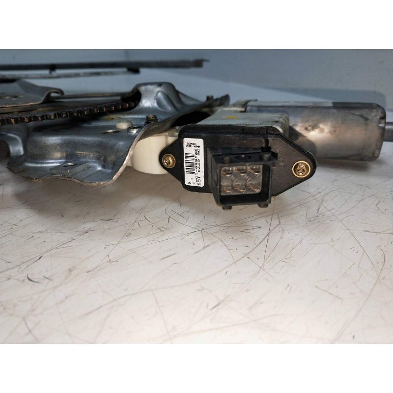 Recambio de elevalunas delantero derecho para toyota corolla (e12) 2.0 d-cat referencia OEM IAM 6981002130  3P