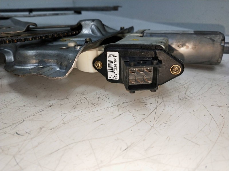 Recambio de elevalunas delantero derecho para toyota corolla (e12) 2.0 d-cat referencia OEM IAM 6981002130  3P