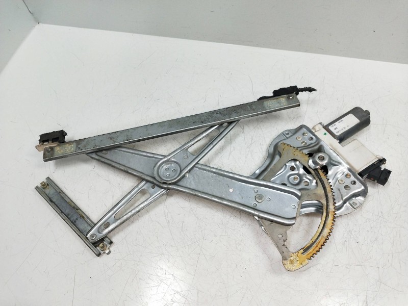 Recambio de elevalunas delantero derecho para toyota corolla (e12) 2.0 d-cat referencia OEM IAM 6981002130  3P