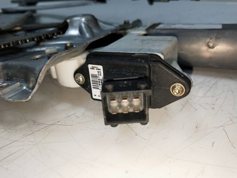 Recambio de elevalunas delantero derecho para toyota corolla (e12) 2.0 d-cat referencia OEM IAM 6981002130  3P