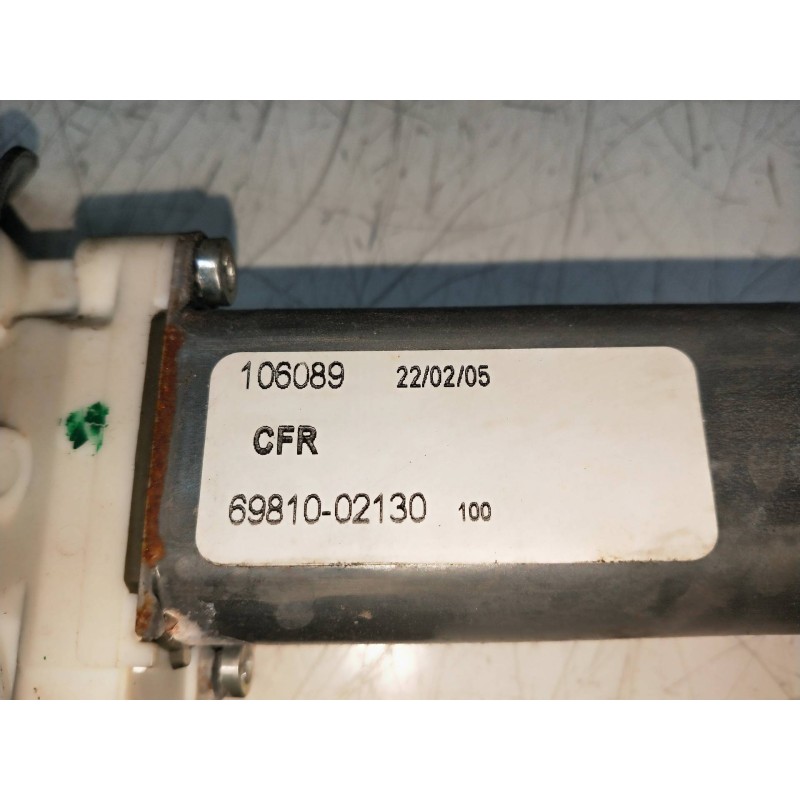 Recambio de elevalunas delantero derecho para toyota corolla (e12) 2.0 d-cat referencia OEM IAM 6981002130  3P