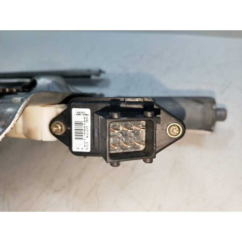 Recambio de elevalunas delantero derecho para toyota corolla (e12) 2.0 d-cat referencia OEM IAM 6981002130  5P