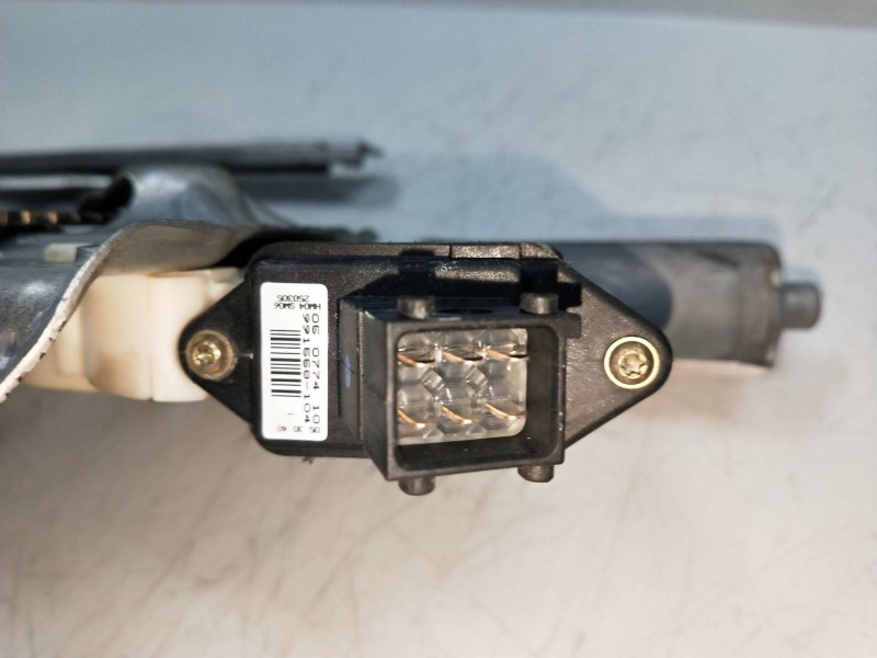 Recambio de elevalunas delantero derecho para toyota corolla (e12) 2.0 d-cat referencia OEM IAM 6981002130  5P