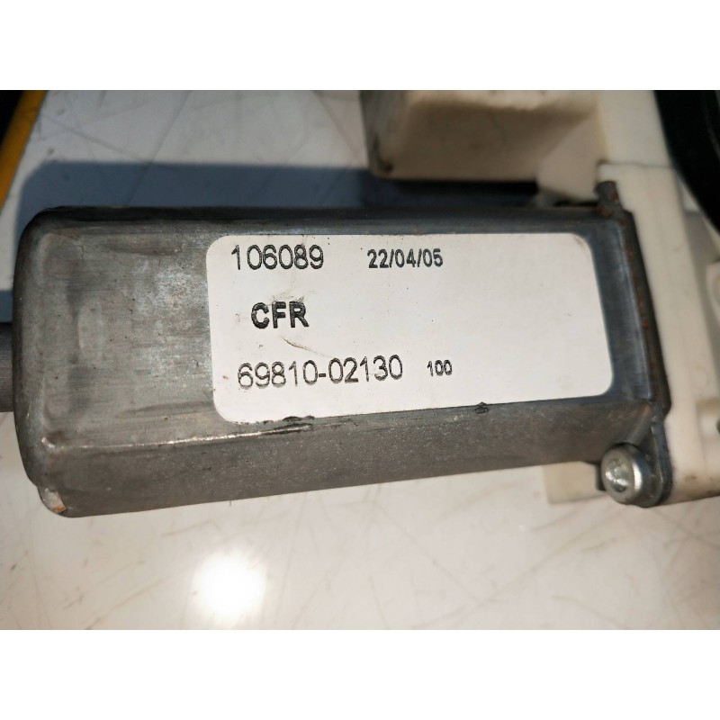 Recambio de elevalunas delantero derecho para toyota corolla (e12) 2.0 d-cat referencia OEM IAM 6981002130  5P