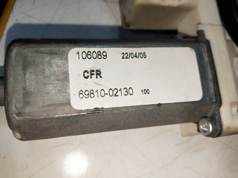 Recambio de elevalunas delantero derecho para toyota corolla (e12) 2.0 d-cat referencia OEM IAM 6981002130  5P