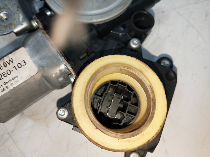 Recambio de elevalunas delantero derecho para toyota corolla verso (r1) 2.2 turbodiesel cat referencia OEM IAM 997250103  5P