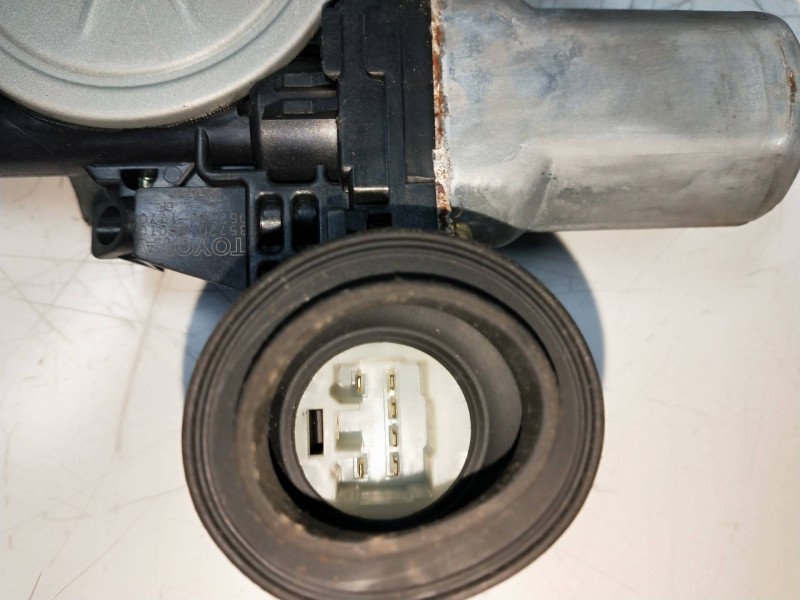 Recambio de elevalunas trasero derecho para toyota land cruiser (j12) 3.0 turbodiesel referencia OEM IAM   5P