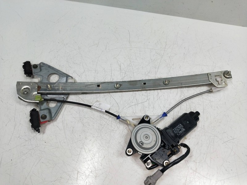 Recambio de elevalunas delantero derecho para lexus gs300 (jzs147) edition referencia OEM IAM 8572030220 0621005173 4P